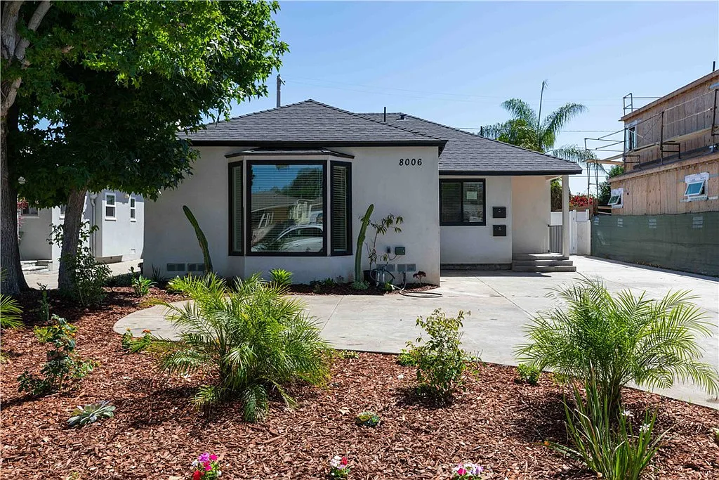 4 bed, 2.5 bath, 1800 sqft, $6,500 — Photo 2