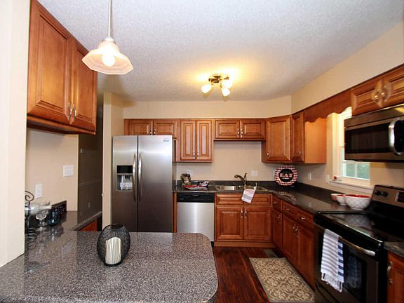 5th image of 8618 Royal Oaks Dr