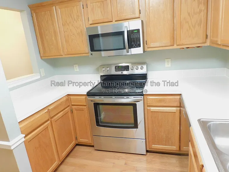 12 Cedar Knoll Dr — Photo 5