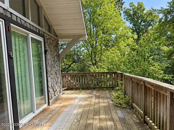 156 Kittatinny Dr, Bushkill, PA 18324