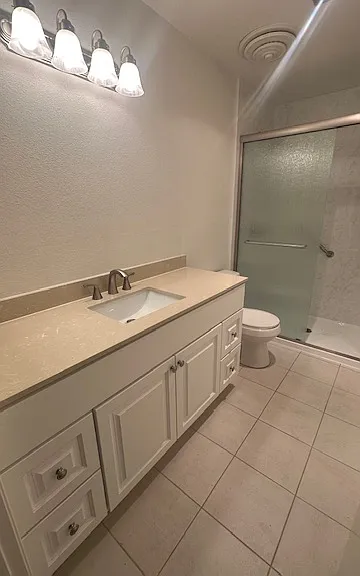 637 Sydney Ln — Photo 36
