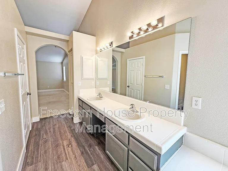 4591 Stoneham St — Photo 29