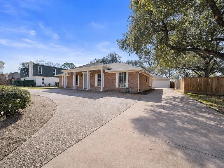 16121 Singapore Ln — Photo 21