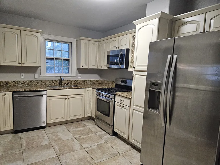 1408 King Hollands Ave — Photo 4