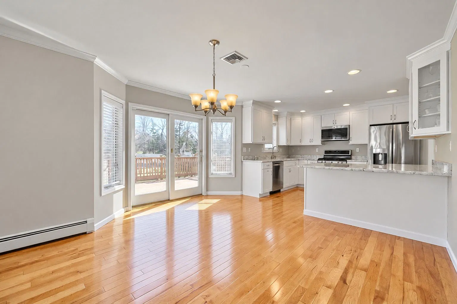 6 bed, 1850 sqft, $4,500 — Photo 2