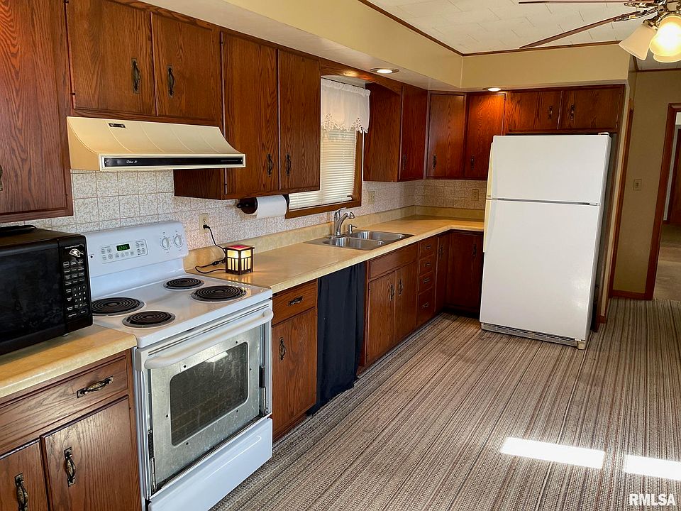 307 Western St, Lost Nation, IA 52254 Zillow