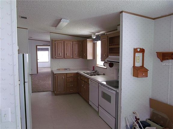 4th image of 796 Jennings Ave
