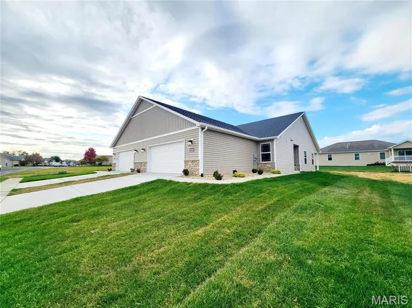 10952 Upland Terrace Dr, Lebanon, IL 62254