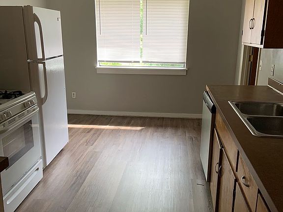 3rd image of 816 N Lindell Ave