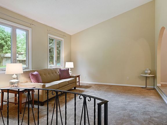 5th image of 6150 Briardale Ct NE