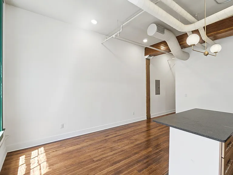 907 Main St #9 — Photo 6