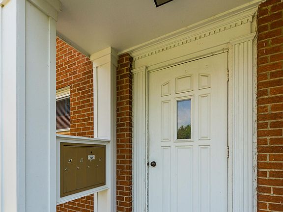 Example of Front Door/Mailboxes