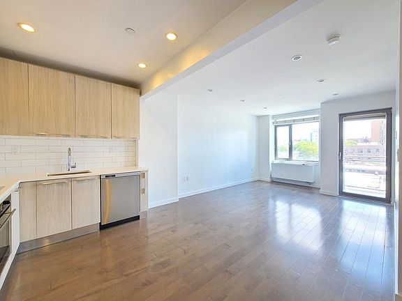 2nd image of 3040 21st St APT 306