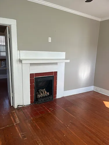 221 College St N Photo 1 221 College St N Photo 1