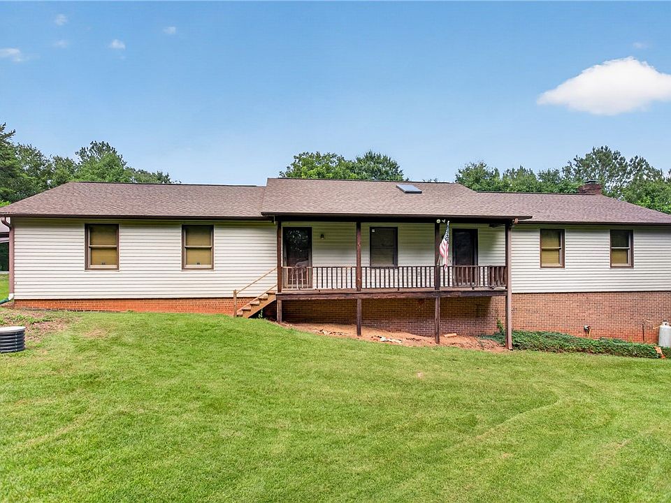 1st image of 120 Coneross Knob Dr