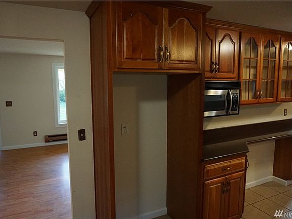 5th image of 9835 Glacis Dr NE