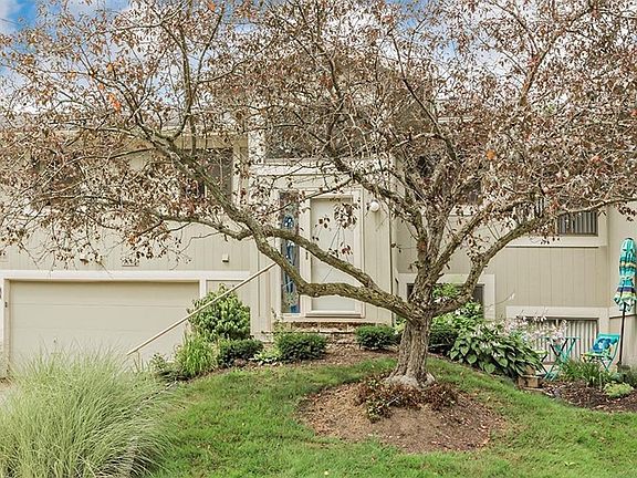 3rd image of 7146 N Brewster Pl Unit C