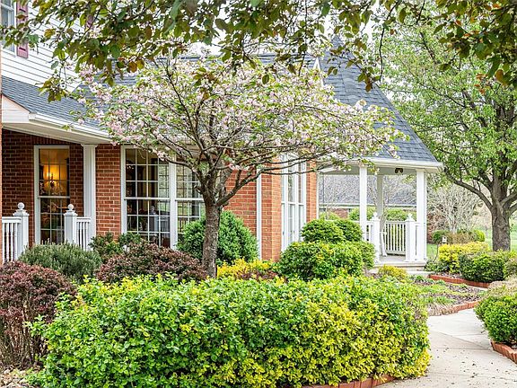 4th image of 38 Fernwood Dr