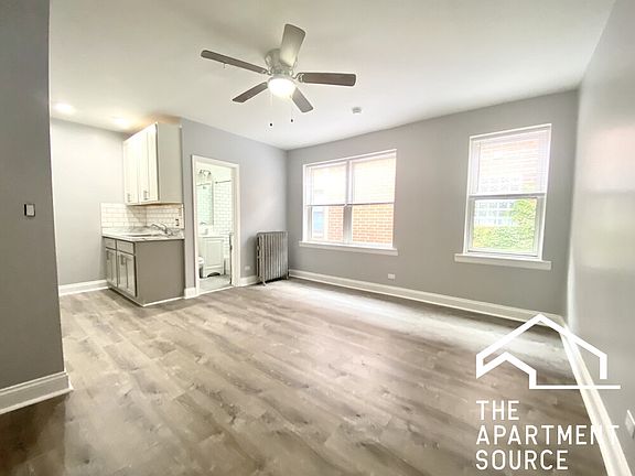 2nd image of 4241 N Kenmore Ave Unit 303