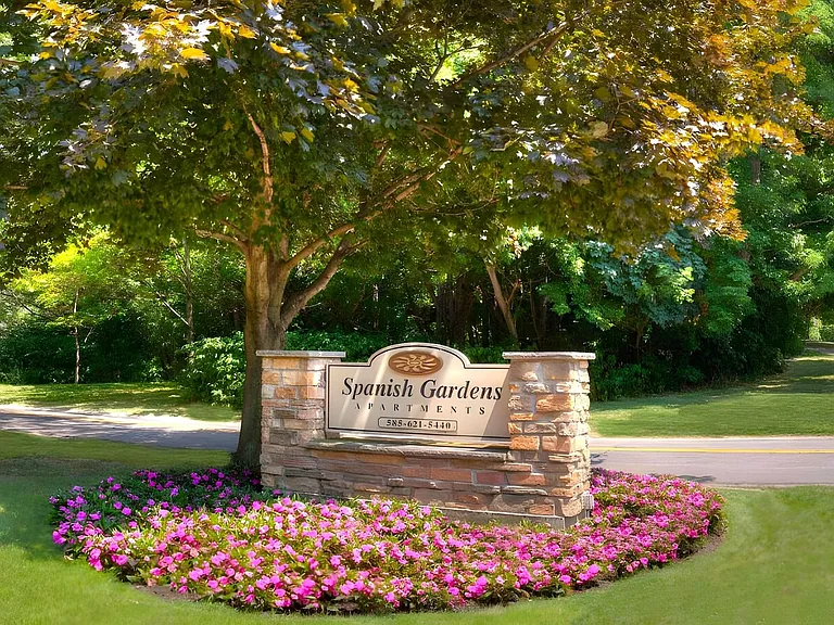 Spanish Gardens — Photo 15