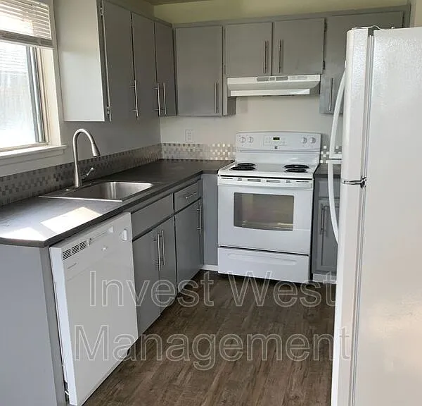 319 NE 104th Ave #D — Photo 3