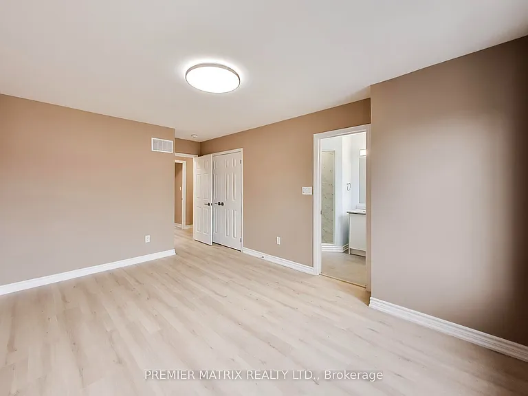 37 Shiff Cres — Photo 22