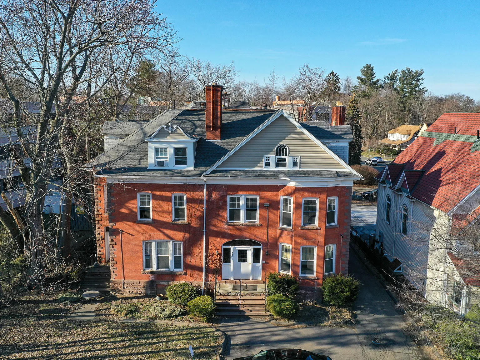 442 Farmington Ave — Photo 1