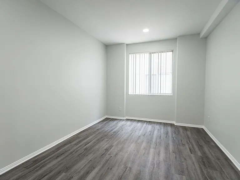 14900 Moorpark Street — Photo 35