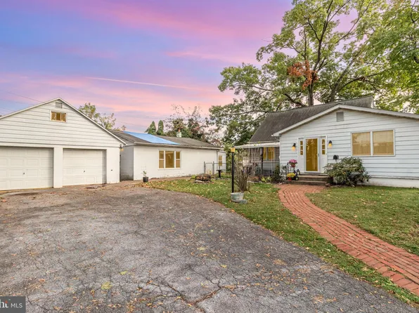 105 Oak Hill Dr, Middletown, PA 17057