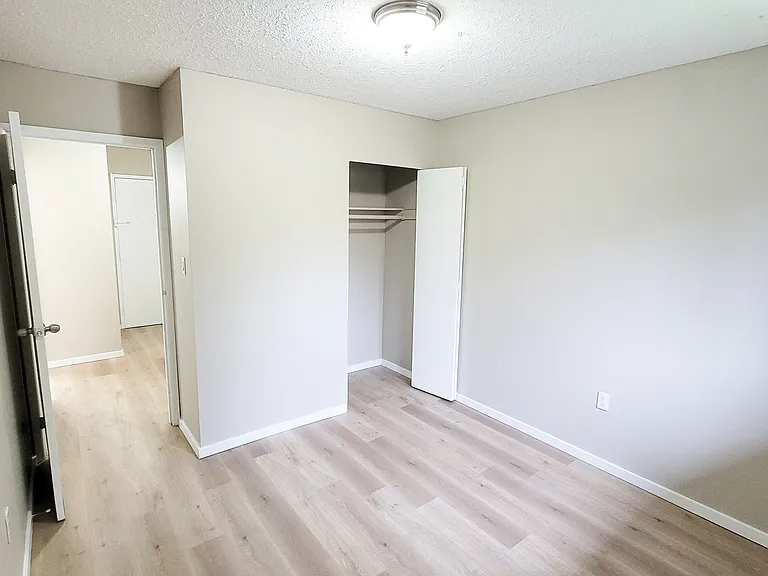 2814 Pratt Cres — Photo 8
