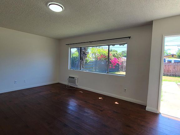 4th image of 3707 Holly Ave