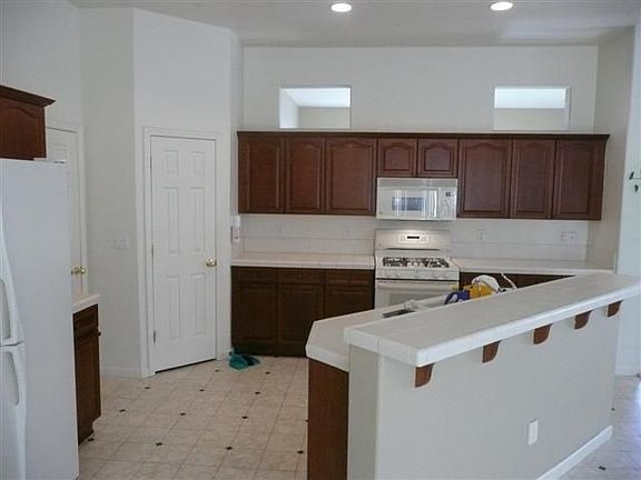 Kitchen/Breakfast Bar