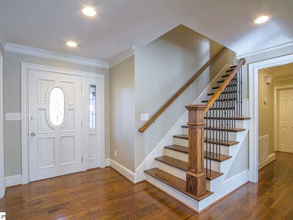 3rd image of 104 E Croydon Ct