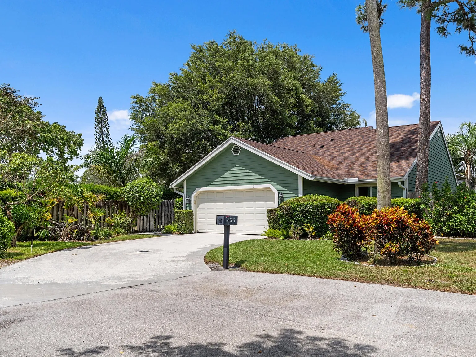 2 bed, 2.0 bath, 1578 sqft, $6,000 — Photo 2