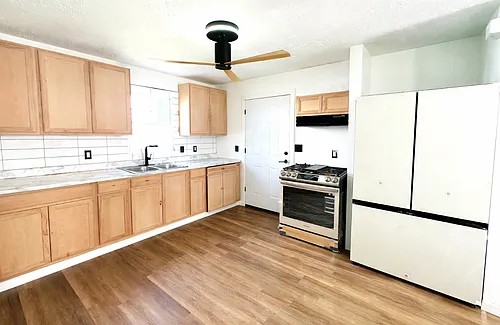 3007 Wade Ave Photo 1