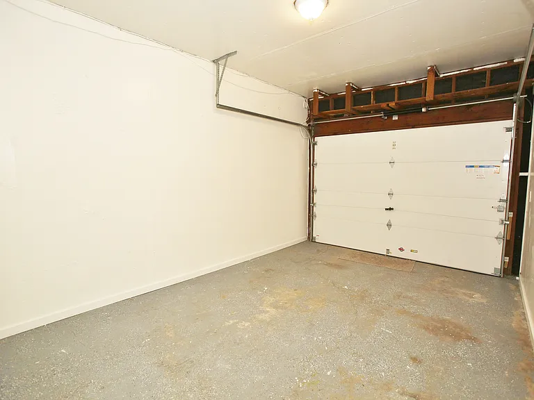 20310 Concord Ave — Photo 12