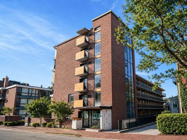 345 Harvard St APT 3B, Cambridge, MA 02138