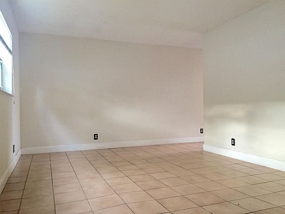 4th image of 4061 N Dixie Hwy APT 28