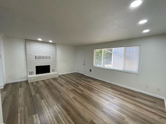 3rd image of 922 NE 21st Ave