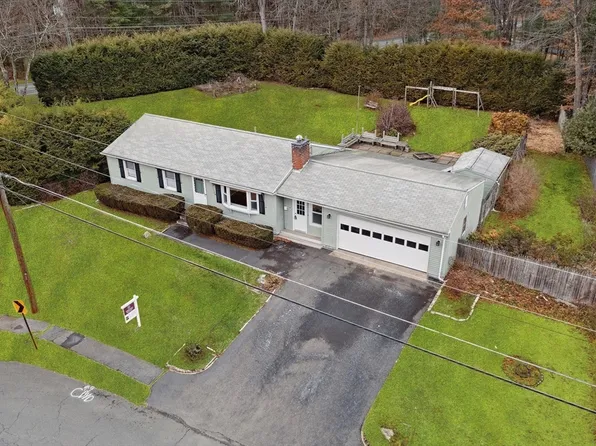 11 Oakwood St, Enfield, CT 06082