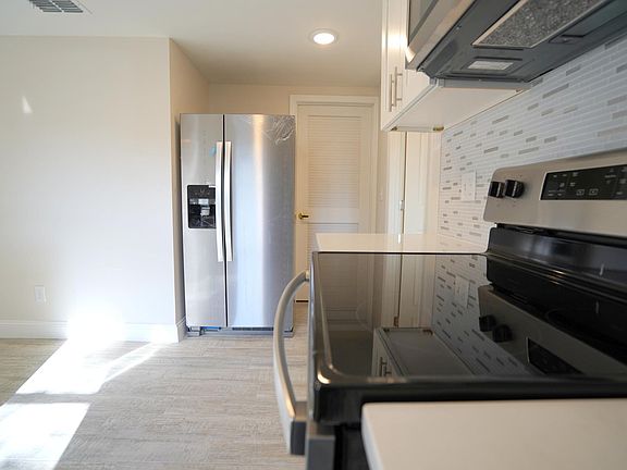 5th image of 2032 Thomas Ct