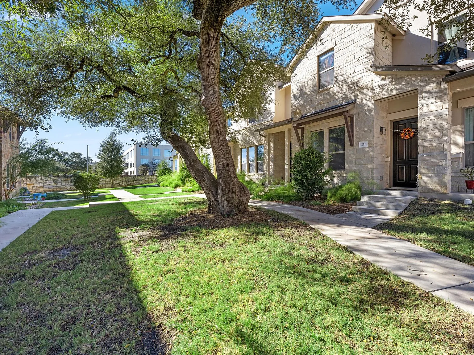 3 bed, 2.5 bath, 1701 sqft, $2,200 — Photo 1