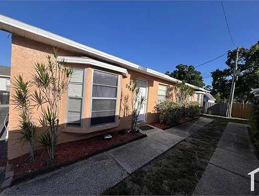 2 bed, 900 sqft, $2,000 — Photo 2