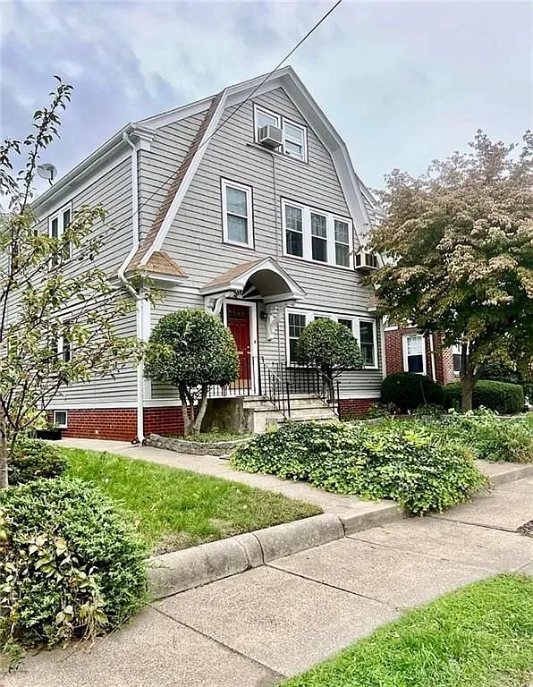 2 bed, 1.0 bath, 1450 sqft, $2,600 — Photo 1