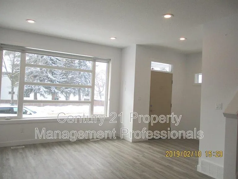 7427 106th St NW — Photo 2