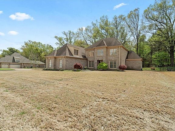 3rd image of 7533 Madison Woods Ln