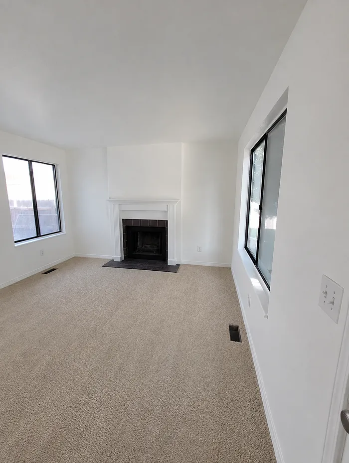3 bed, 1.5 bath, 1270 sqft, $2,380 — Photo 3