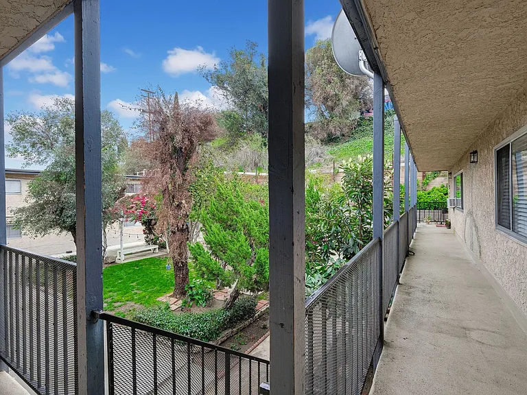 Ramona Garden Apartments — Photo 12