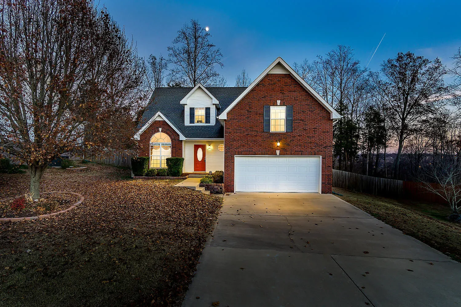 5 bed, 2.5 bath, 2258 sqft, $900 — Photo 1