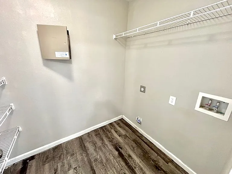 228 Dormont Dr NE — Photo 7